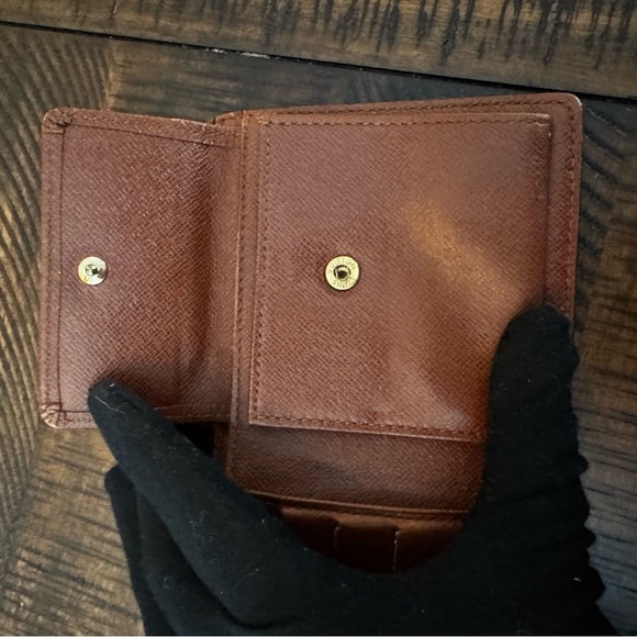 Louis Vuitton, men's monogram, bifold, wallet, vintage - Picture 13 of 17